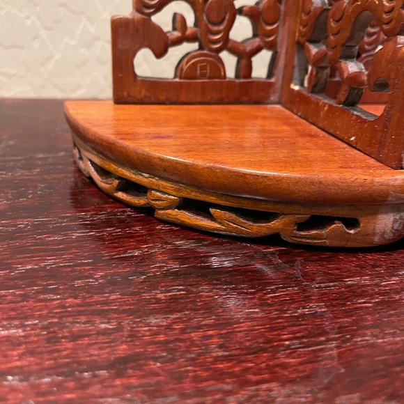 Ornate Wooden two sided shelf - Picture 5 of 15